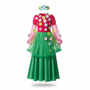 Niña con un vestido de princesa de primavera en tonos rosas y verdes con flores y tocado a juego.