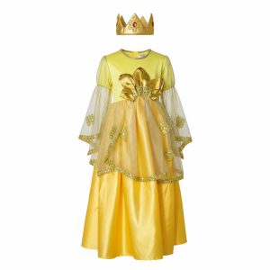Niña con un vestido de princesa de verano en tonos amarillos y dorados con tocado a juego.