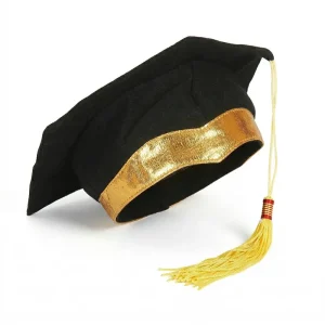 Gorro de graduado o birrete infantil de color negro con borla, fabricado en fieltro por Disfraces Lucero.