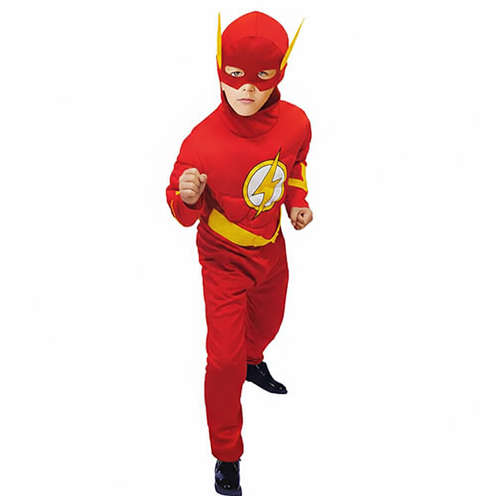 Niño con disfraz de superhéroe rojo con rayos amarillos, mono de una pieza y capucha de máscara.