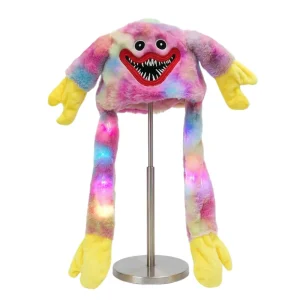 Gorro de peluche multicolor con la cara de Huggy Wuggy, orejas móviles y patas largas, ideal para niños y adultos en Disfraces Lucero.