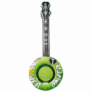 Banjo inflable de color verde de frente sobre fondo blanco, con estampado de margaritas de colores, cuerdas y mástil simulados y clavijero rojo de la tienda Disfraces Lucero.