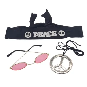 Set de accesorios para disfraz de hippie compuesto por una cinta negra para la cabeza con la palabra peace, unas gafas de sol ovaladas con cristales rosas y un colgante plateado de la paz de la tienda Disfraces Lucero.