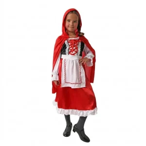 Niña posando con el disfraz de Caperucita Roja que incluye un vestido rojo y blanco con corpiño negro, delantal y una capa roja con capucha, de Disfraces Lucero Madrid.