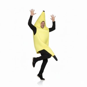 Hombre con los brazos en alto vistiendo un disfraz de plátano para adulto de una pieza.