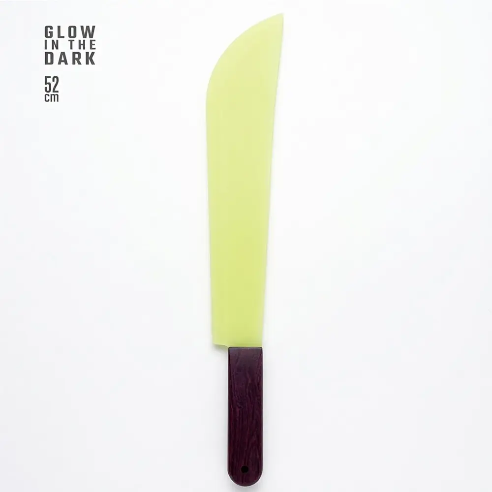 Machete fosforescente de atrezzo de 52 cm de largo que brilla en la oscuridad con mango imitación madera de Disfraces Lucero.