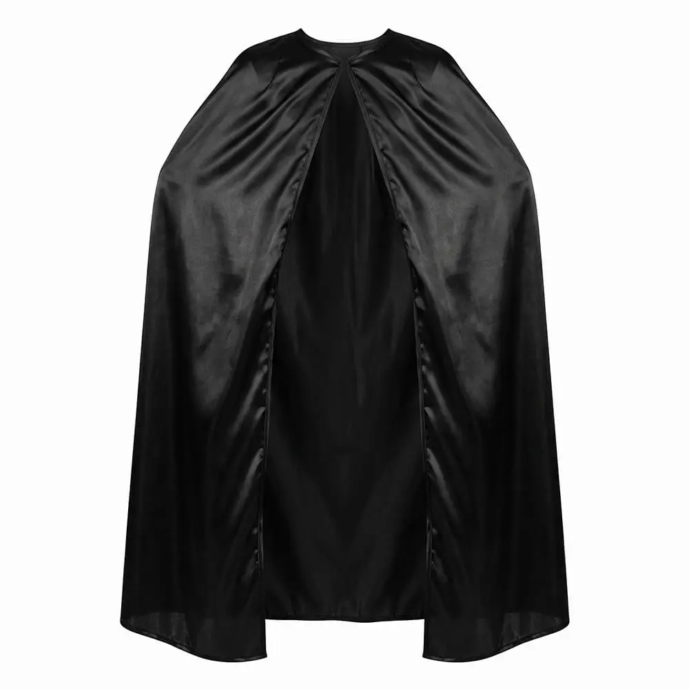 Capa negra lisa de 100 cm de largo para adulto e infantil de la tienda Disfraces Lucero, mostrada de frente sobre fondo blanco con un elegante acabado brillante.