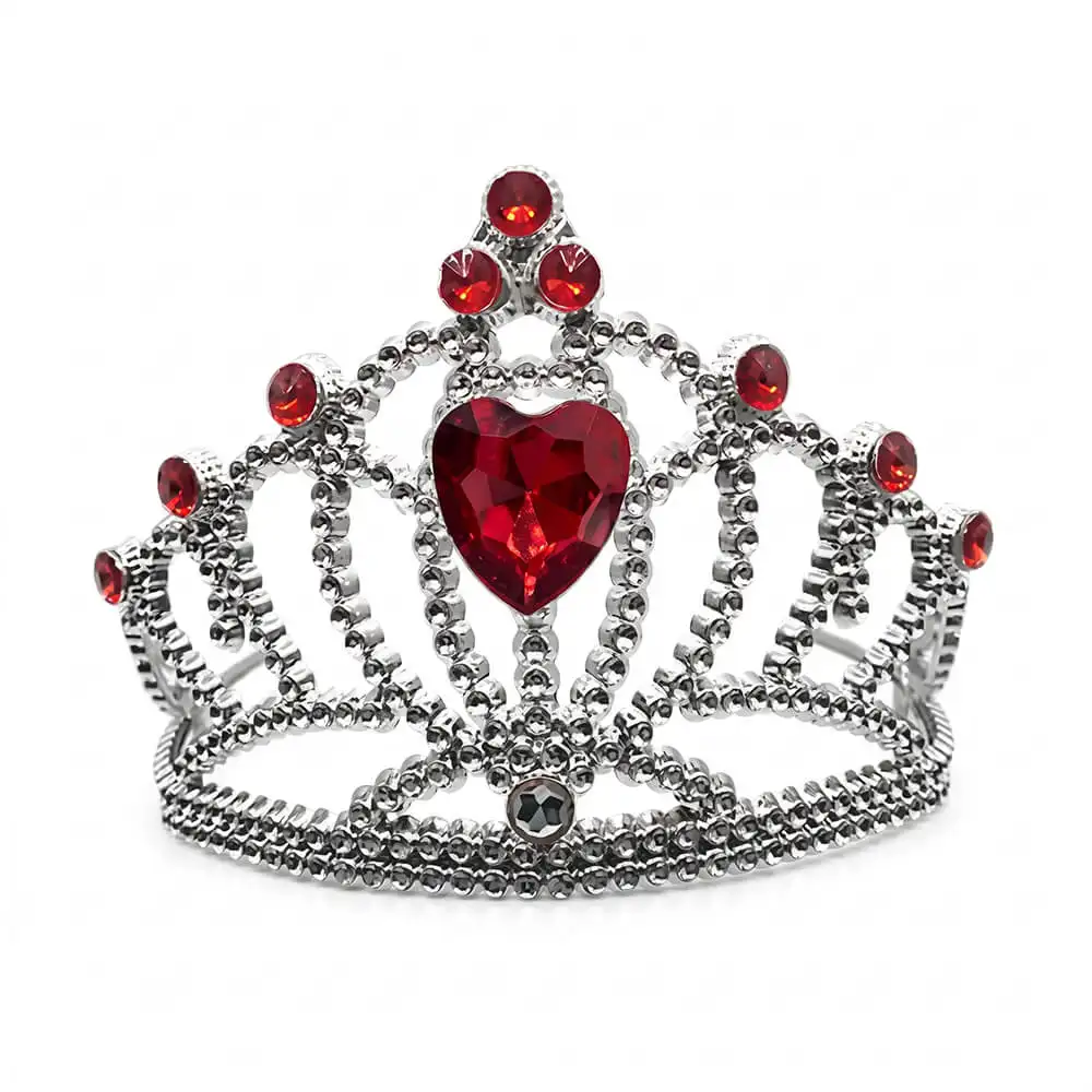 Corona de princesa de plástico plateado tipo diadema con una gran joya central plástica roja con forma de corazón, de la tienda Disfraces Lucero.