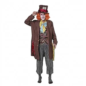 Hombre disfrazado de Sombrerero Loco con chaqueta marrón, pajarita de lunares, pantalón de rayas y sombrero de copa, de la tienda Disfraces Lucero Madrid.