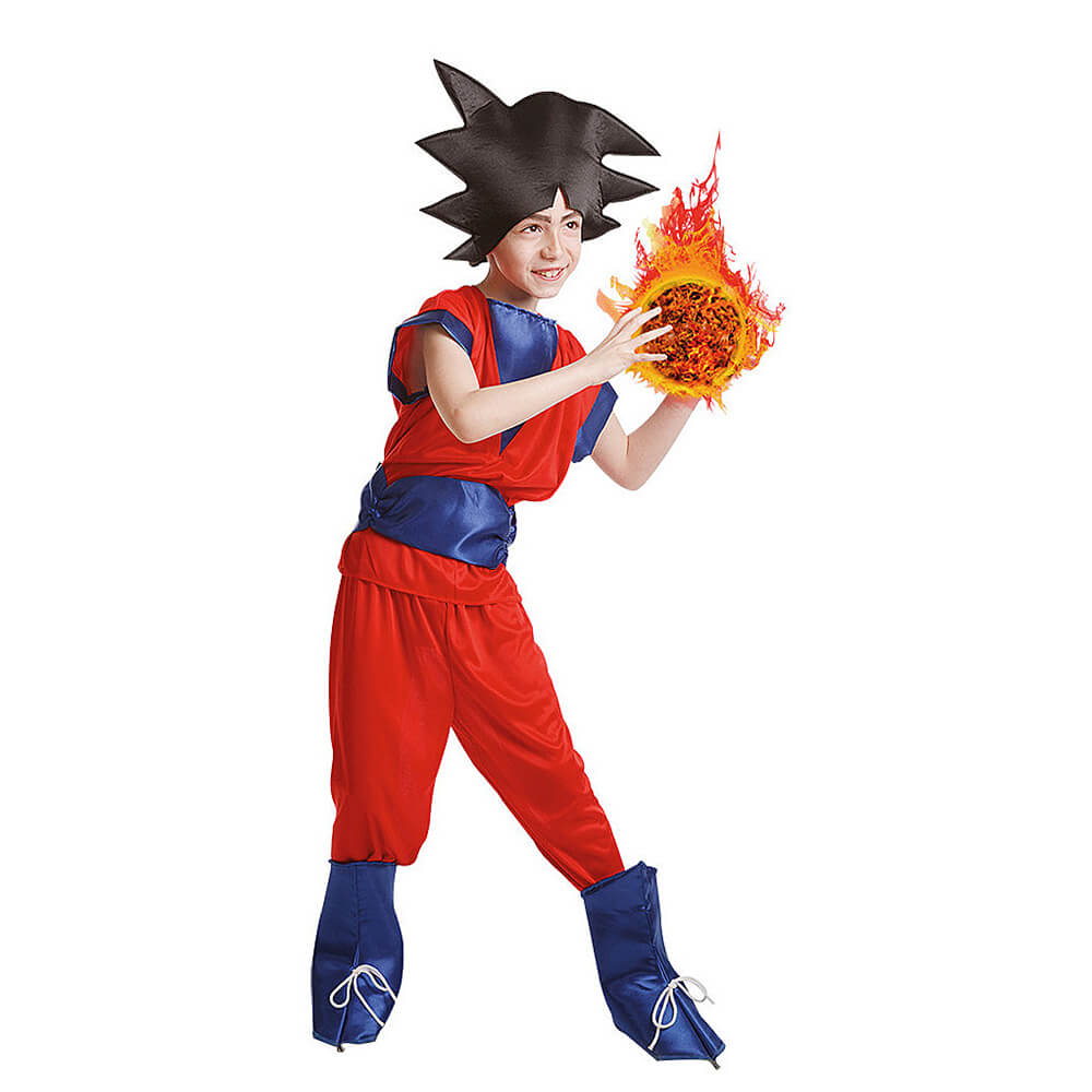 Niño vestido con disfraz de guerrero ninja rojo estilo Goku con cinturón y cubrebotas.