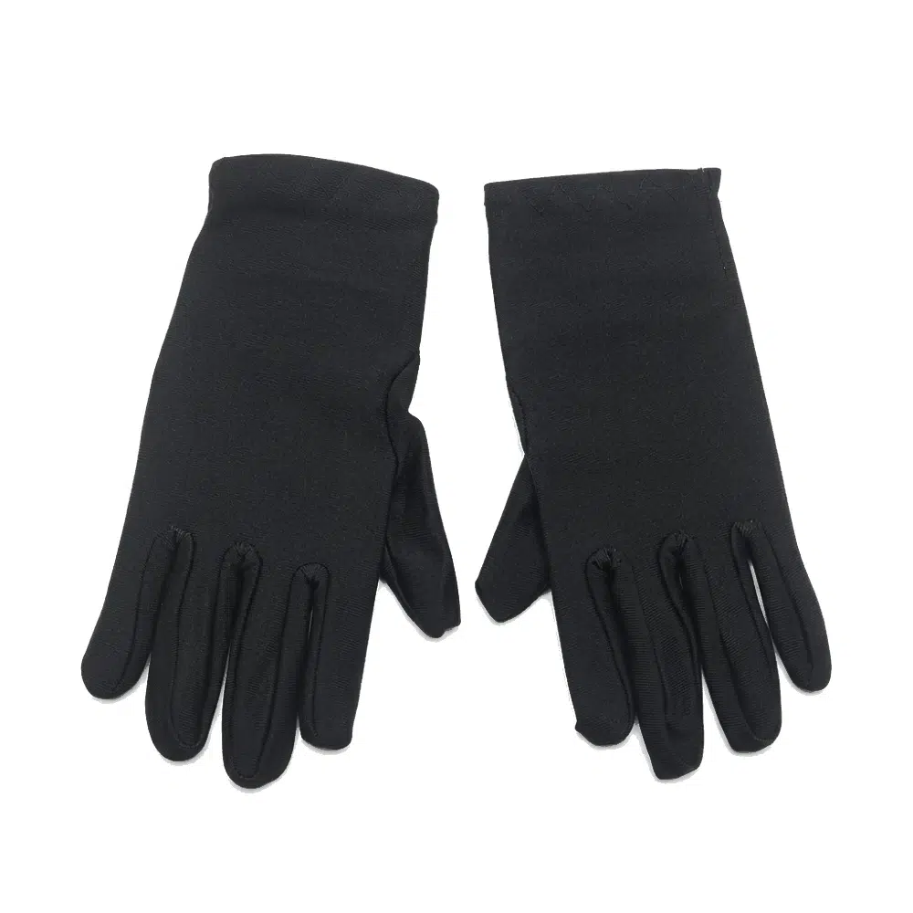 Guantes cortos infantiles negros sobre fondo blanco