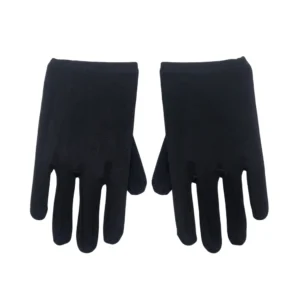 Guantes cortos infantiles negros medianos sobre fondo blanco