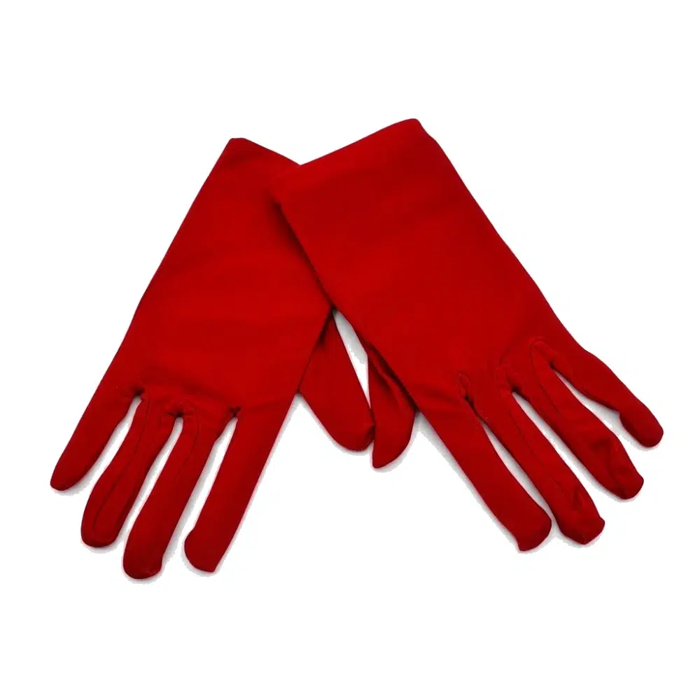 Guantes cortos infantiles rojos medianos sobre fondo blanco
