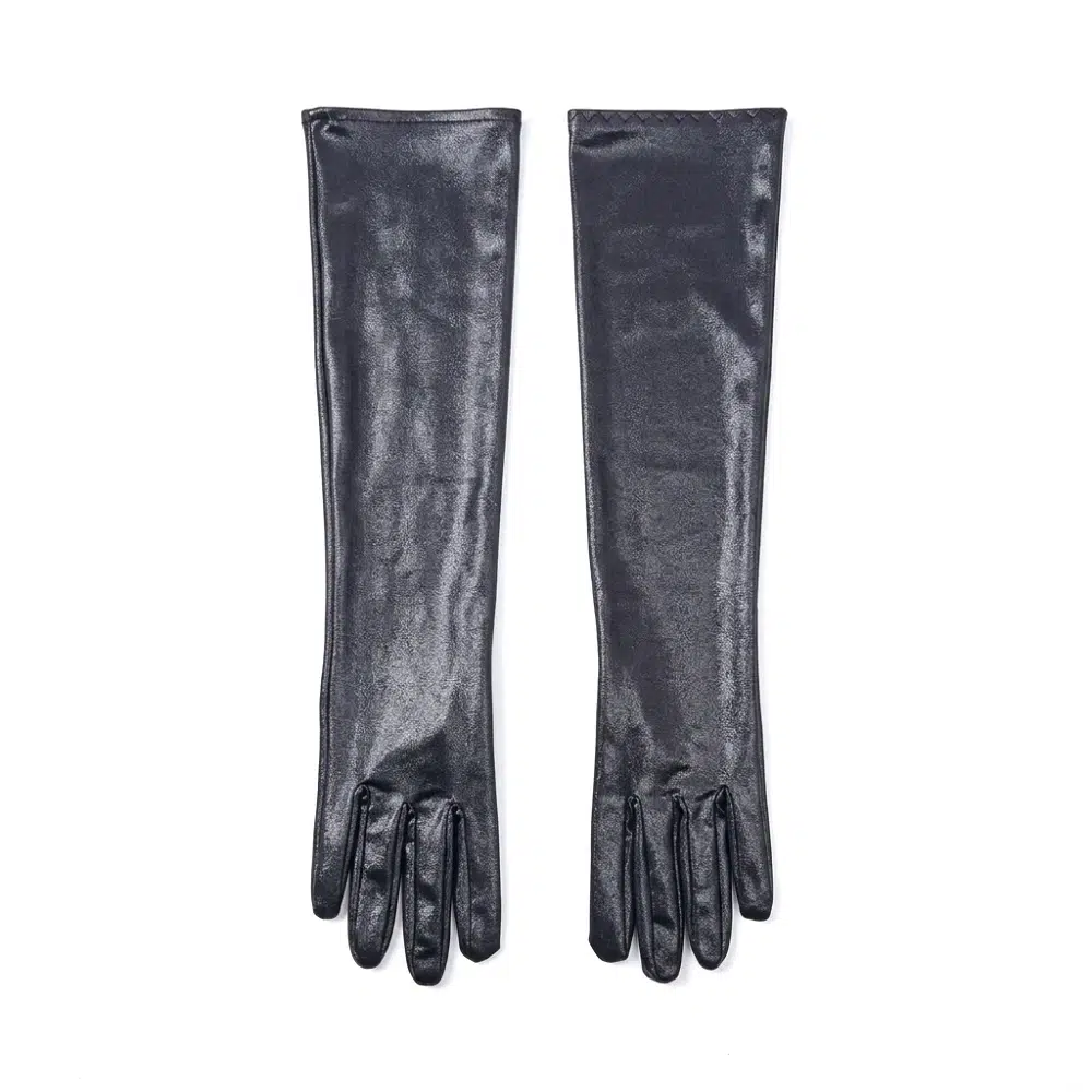 Guantes largos metalizados negros 43cm para disfraz sobre fondo blanco