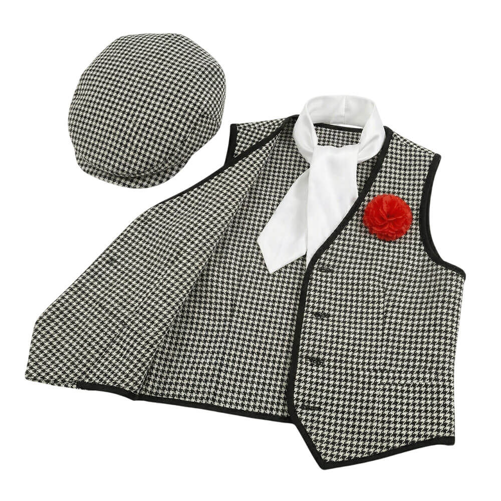 Conjunto de cuatro piezas para disfraz de chulapo adulto de Disfraces Lucero: chaleco, gorra a cuadros, pañuelo y clavel rojo.