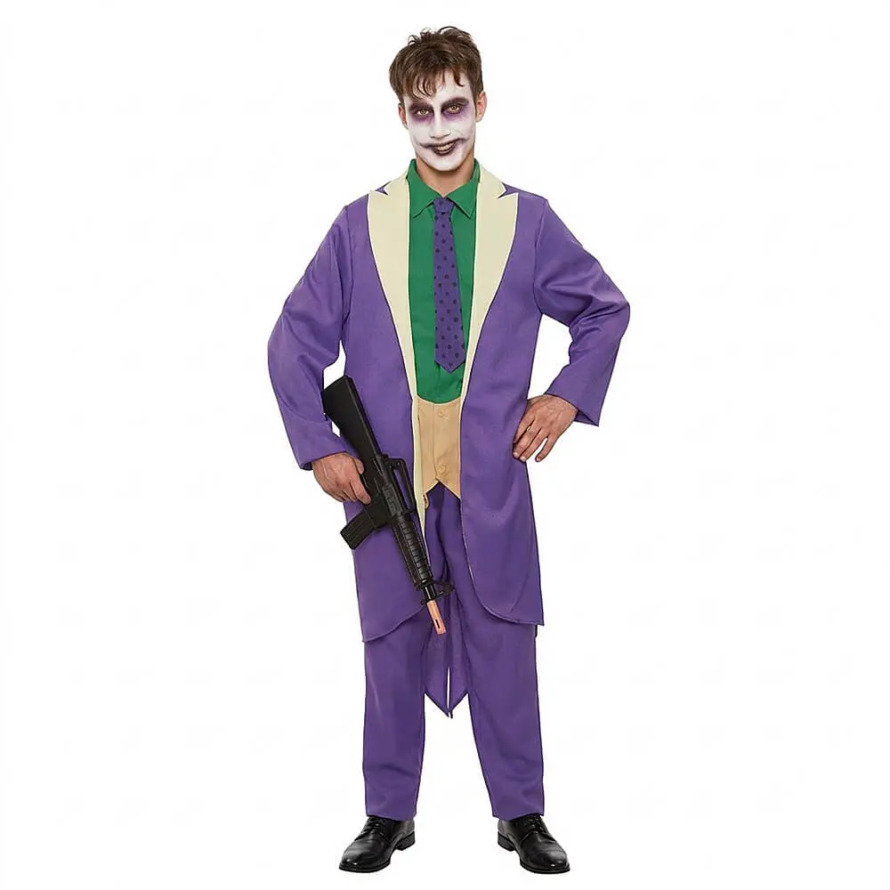Hombre posando con disfraz de Bufón Loco estilo Joker con chaqueta y pantalón morados, pechera verde y corbata de Disfraces Lucero.