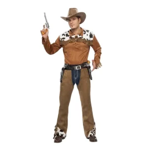Hombre posando con disfraz de Vaquero adulto con camisa marrón de flecos y canesú de vaca y zahones de Disfraces Lucero.