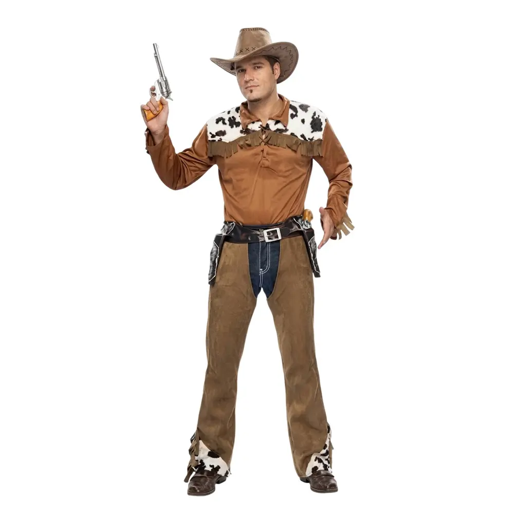 Hombre posando con disfraz de Vaquero adulto con camisa marrón de flecos y canesú de vaca y zahones de Disfraces Lucero.