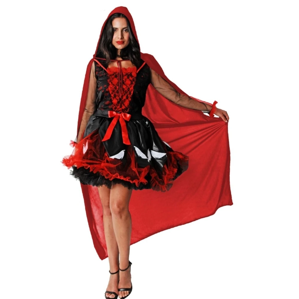 Capa roja con capucha 140 cm – vista frontal con disfraz | Disfraces Lucero