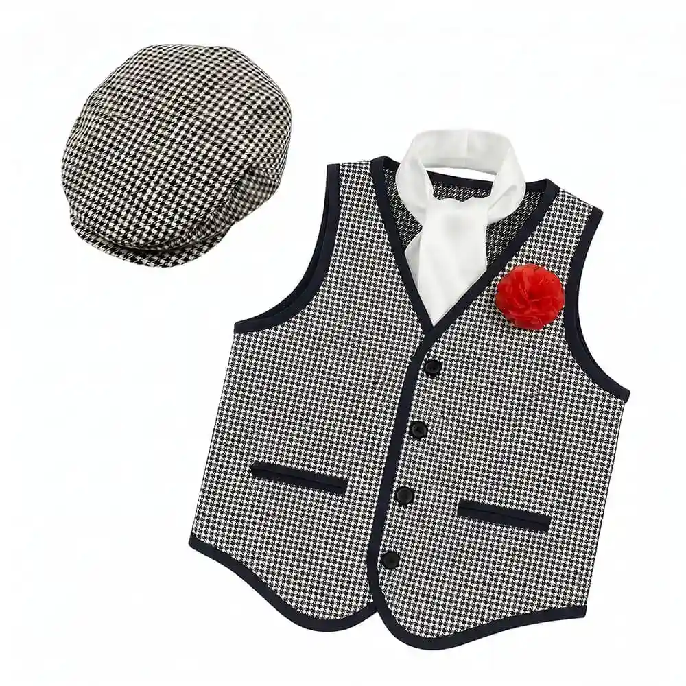 Set de accesorios de chulapo para hombre con chaleco de cuadros, gorra, pañuelo y clavel rojo de Disfraces Lucero.